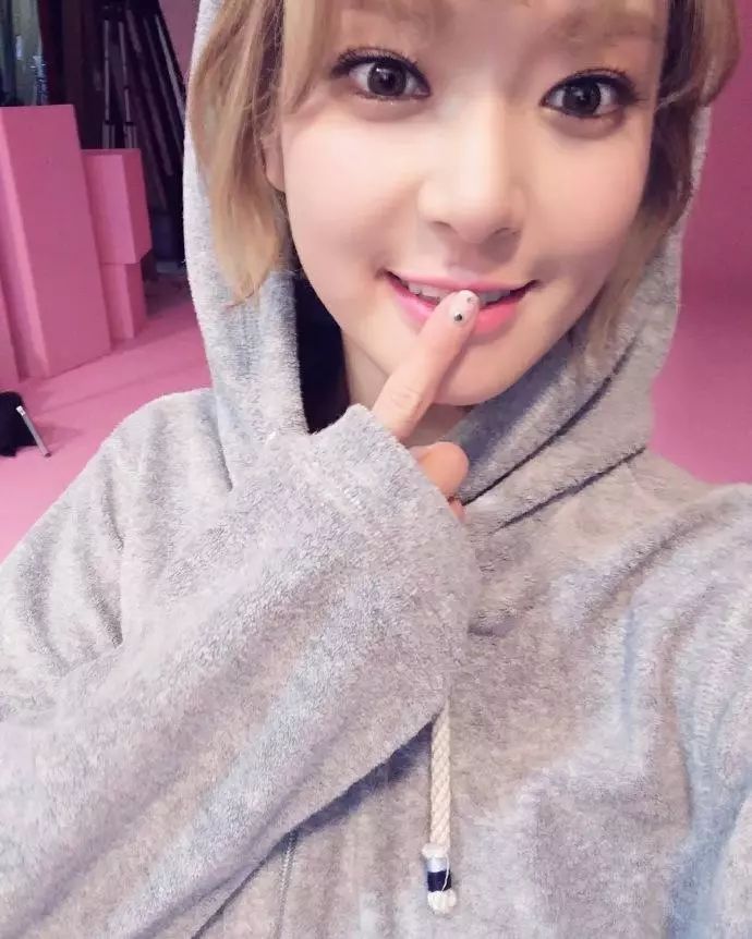 退队后神隐2年大势女团前成员近况曝光引韩网疯狂猜测