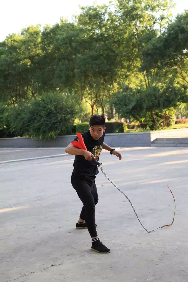 昔阳小哥哥玩"麒麟鞭",玩出新高度!一般人不是他的对手!