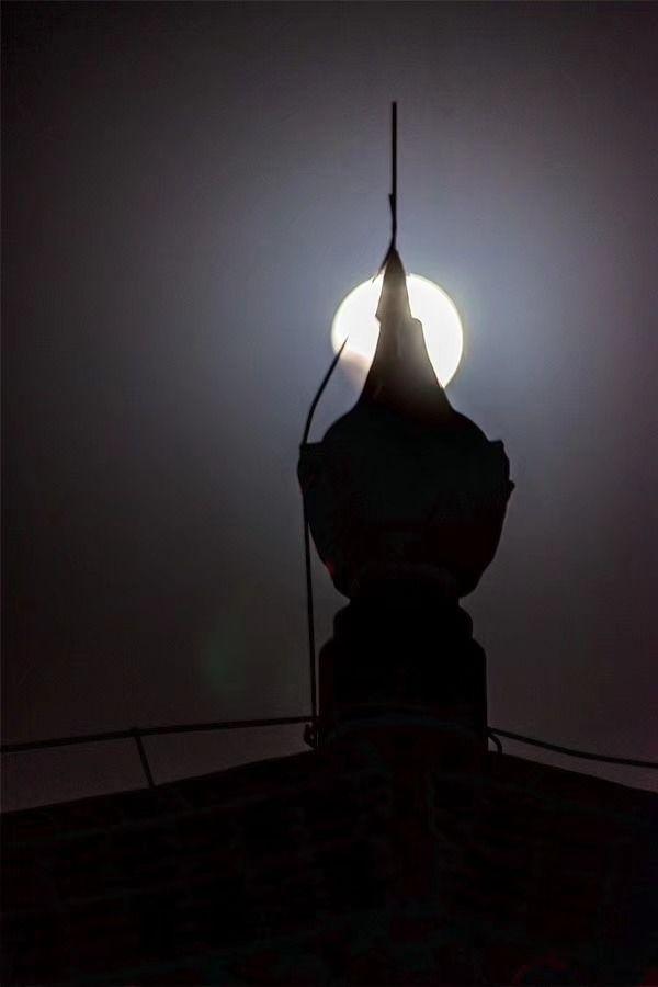 千里万里思嫦娥月儿圆圆人圆圆相约卿卿我我路上行人亲亲四周万家灯火