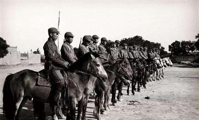 所以,红军骑兵就应运而生了.让谁来当骑兵司令呢?