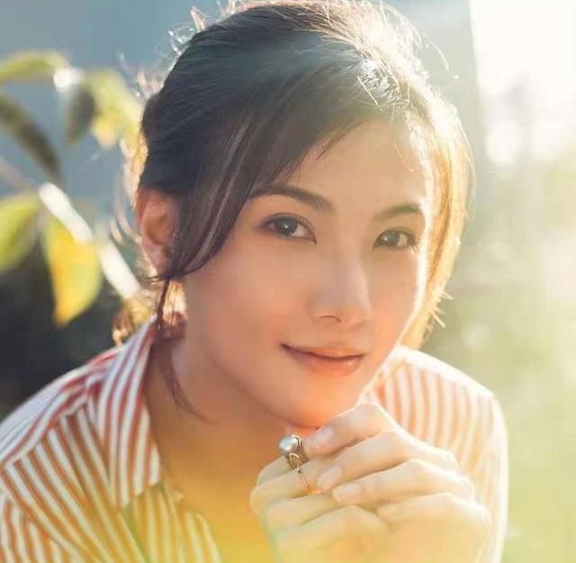 网传将有一名80后女艺人加盟tvb拍过无线剧还出过写真身材出众