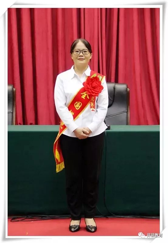 模范教师全国模范教师吴侠丹心献讲台乡村绽芳华