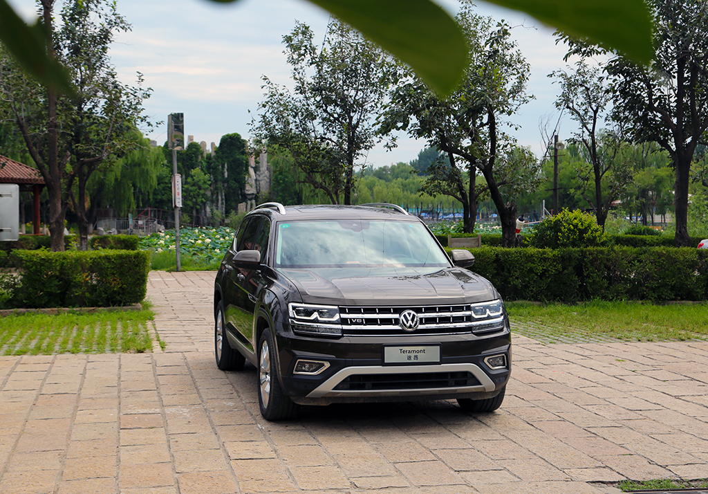 大众途昂大众途昂最大的特点就是显大,车辆定位的是一款中大型suv