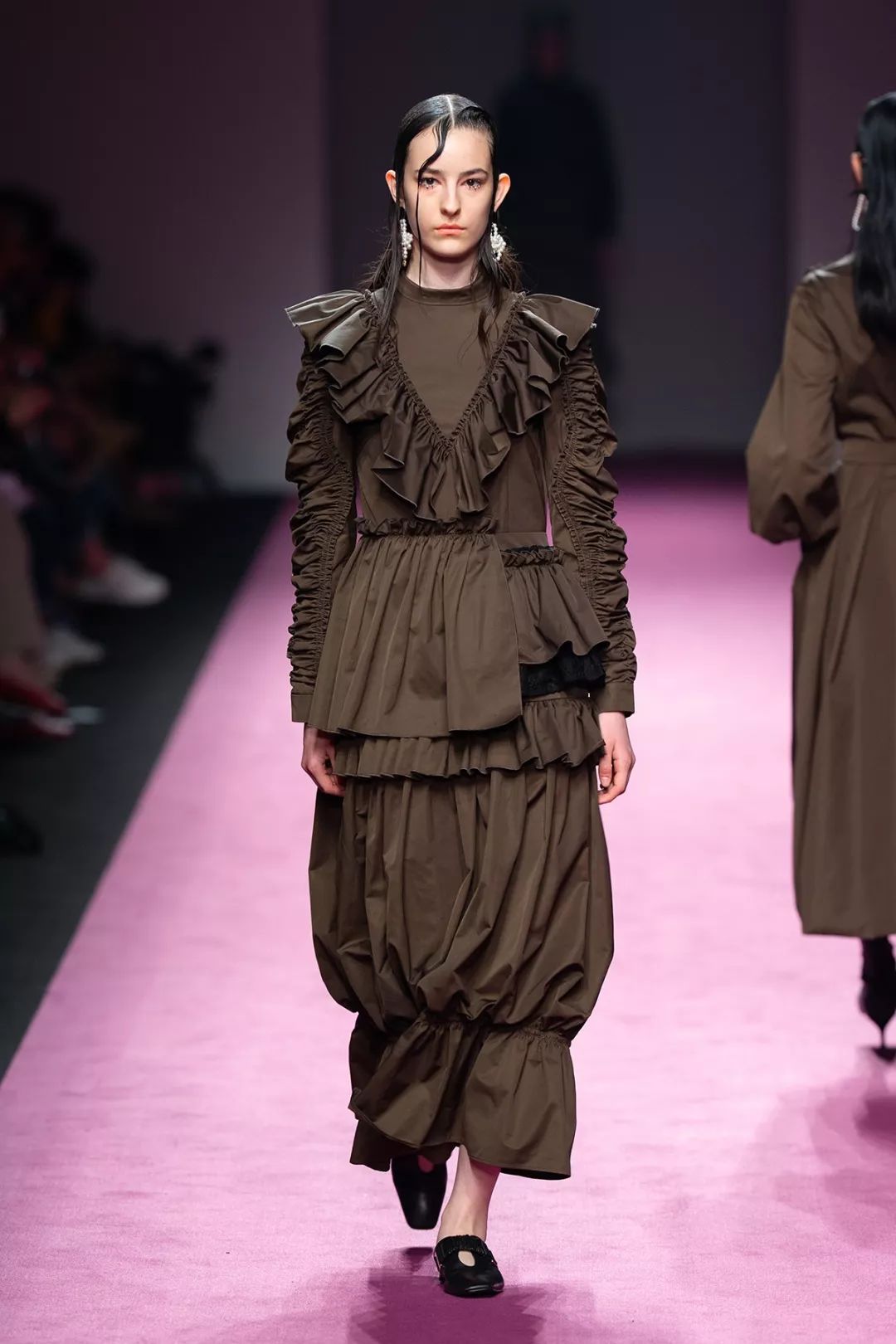 这些可能都是20202021秋冬女装大火的流行服装风格分析精选