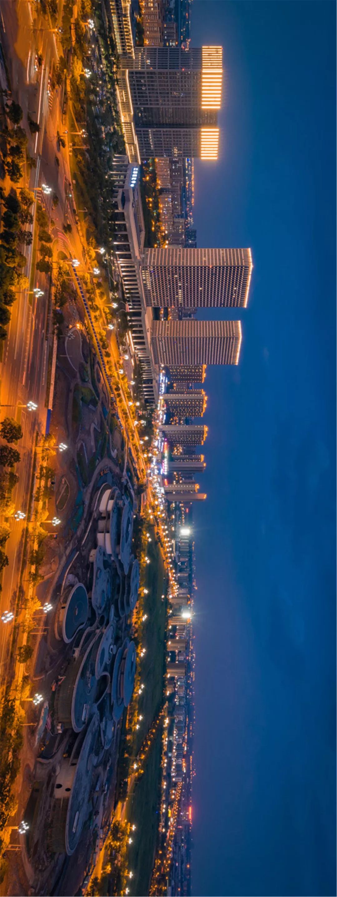 水街不仅是城市风光照,陈勇时刻关注着沪通铁路张家港长江大桥的进展