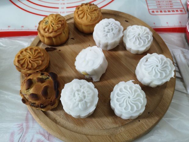 第11期 | 望舒高悬,入映学府——中秋月,上电情_月饼