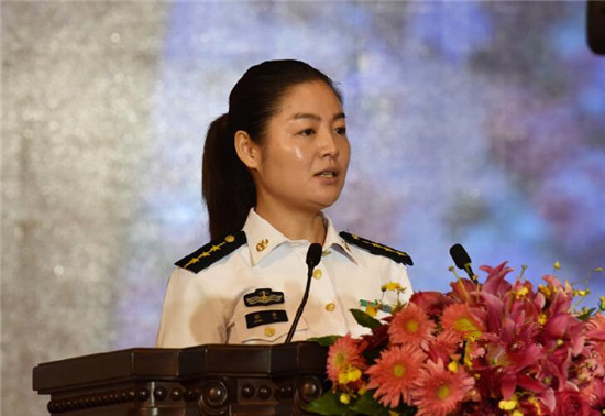 她本是一名空姐,特招入伍成海军上尉,29岁少校老公英年早逝