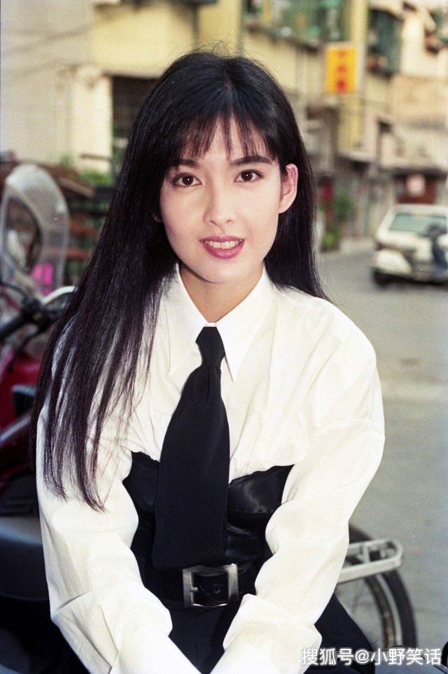 原创周慧敏罕见秀恩爱 哪有岁月不饶人 女神逆龄生长撒狗粮