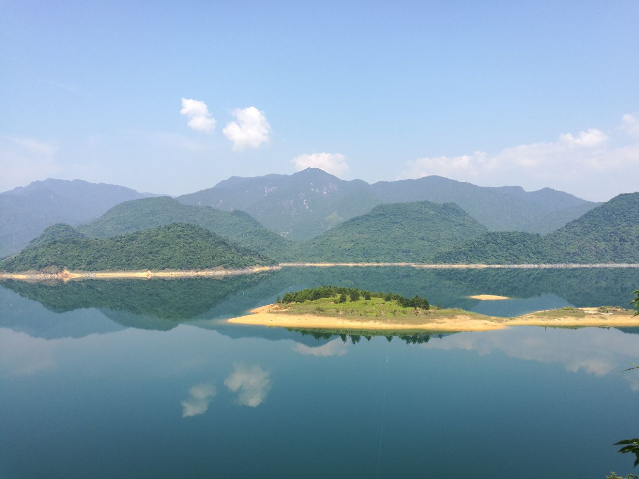 原创广东被忽略的水库,是全省第二大人工湖,水库大坝竟用泥土堆成