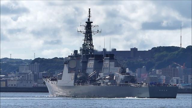 超强台风袭击日军港吹翻起重机差点砸毁宙斯盾舰但眼见非属实