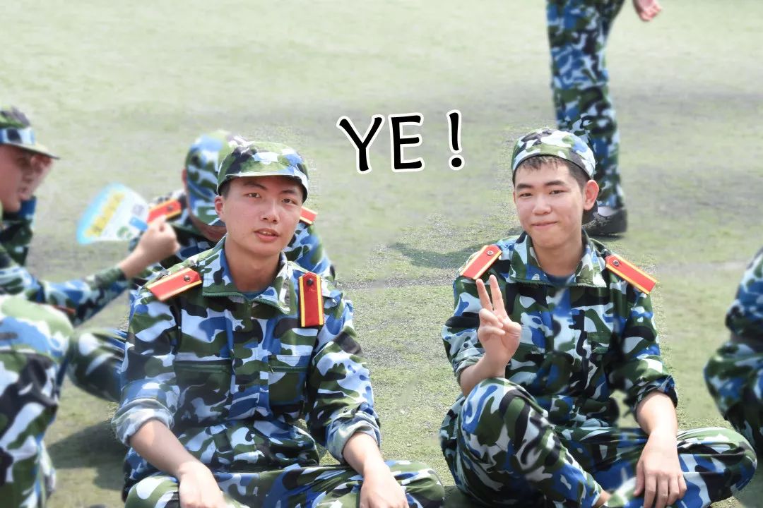 请查收你有一份军训表情包到啦