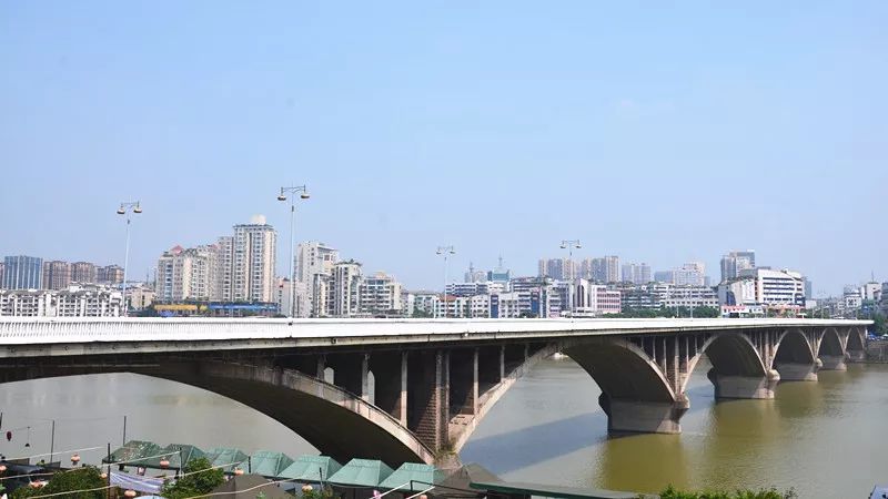 资中归德沱江大桥修建图片
