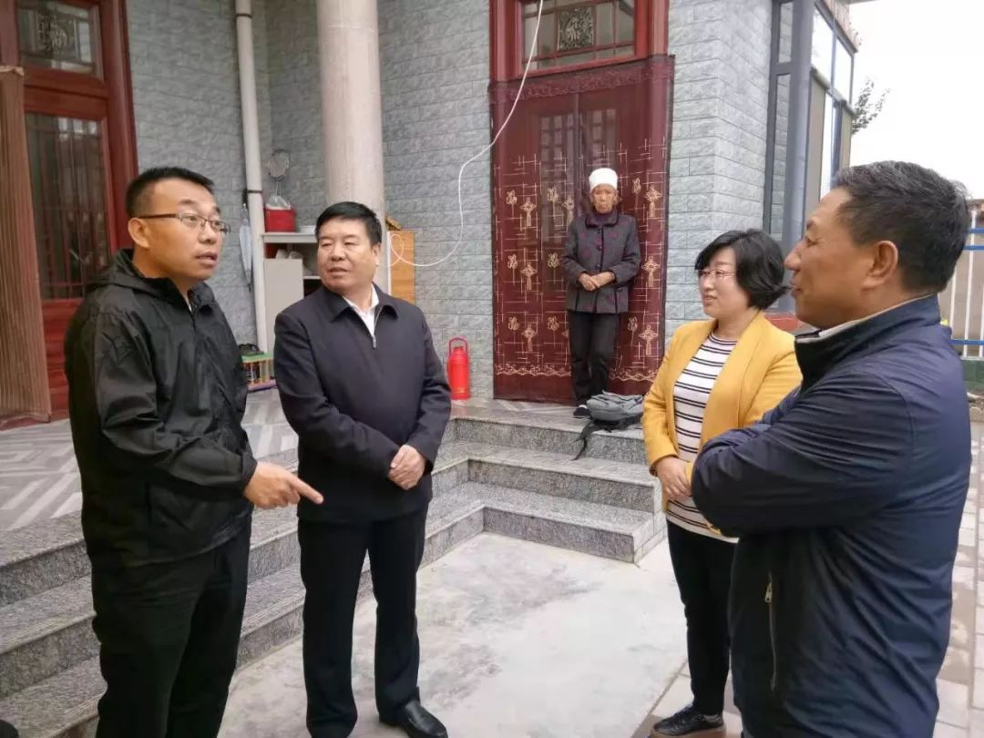 庆阳电视台台长缪中发,县委副书记,县长侯志强,县委常委,宣传部长贾翠