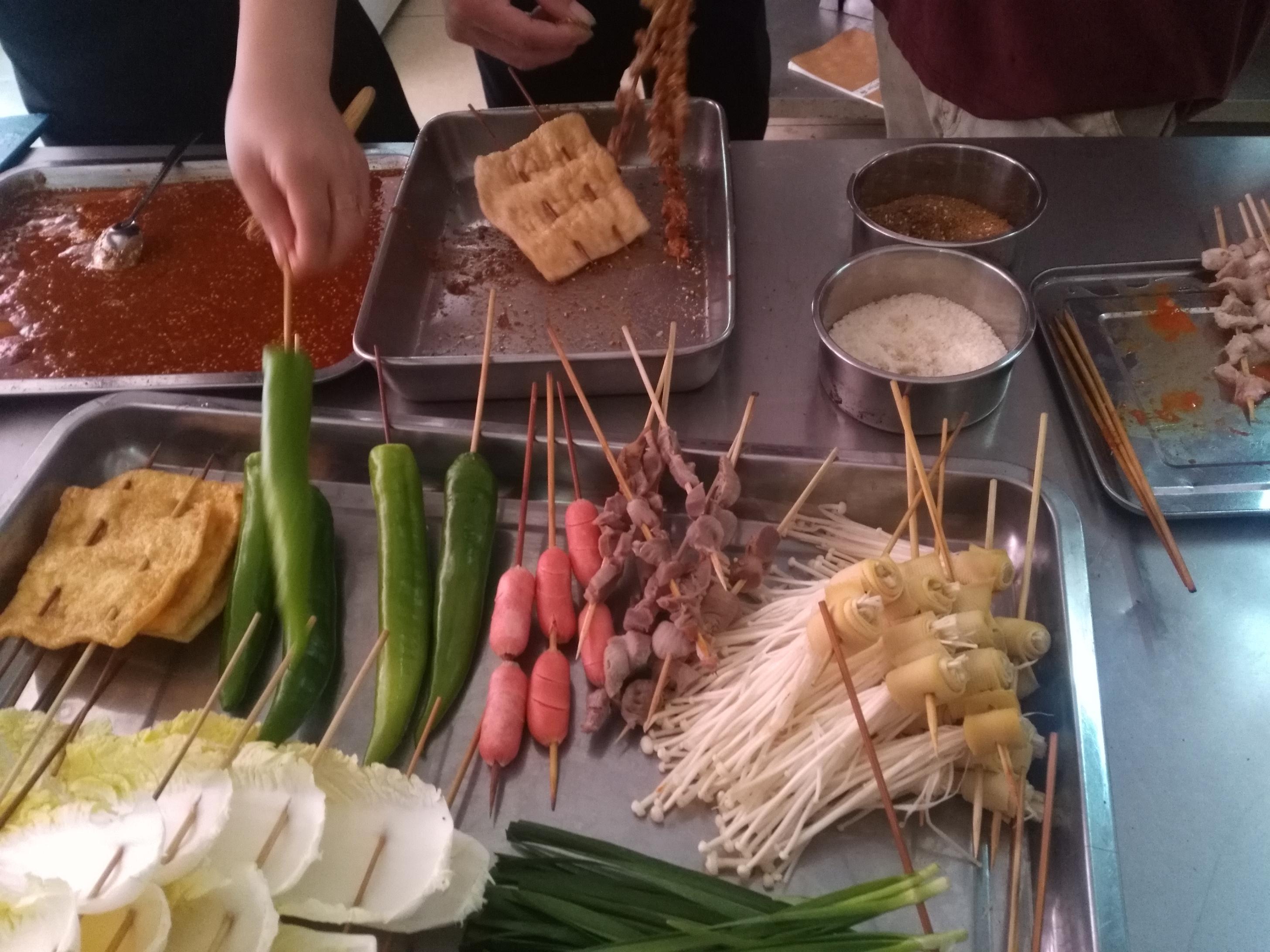 除了这些还有坛子鸡,麻辣烫,炸鸡锁骨,武大郎烧饼,冷锅串串香,烤生蚝