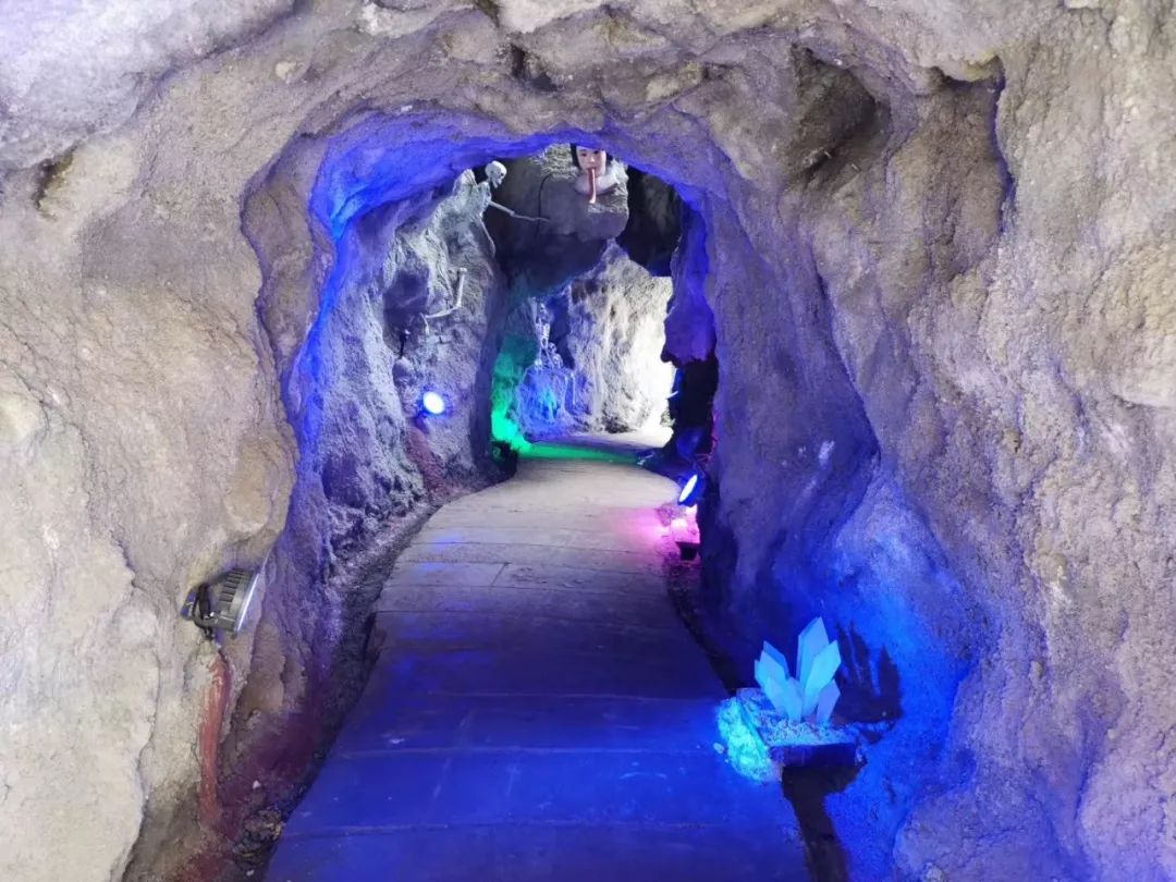 妖怪都采用了百妖洞府在百妖石林旁边百妖洞府让您行走期间随时都能与