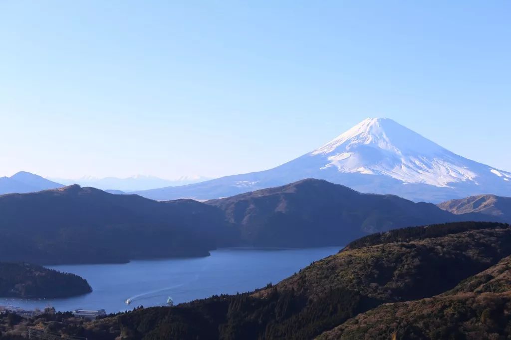 箱根是日本著名的温泉度假旅游胜地,旅游资源丰富,还可以看到富士山.