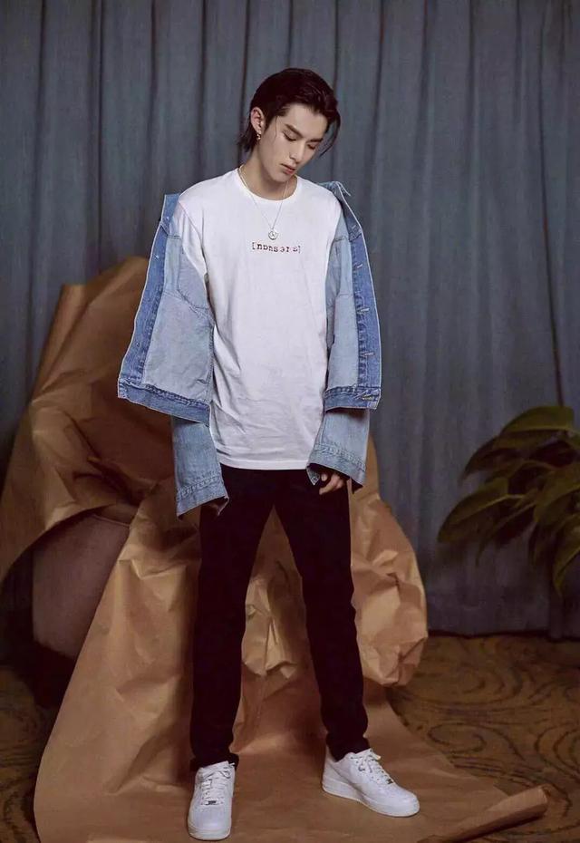 王鹤棣这是什么神仙人生上班是人气男星下班成炸串店小帮厨