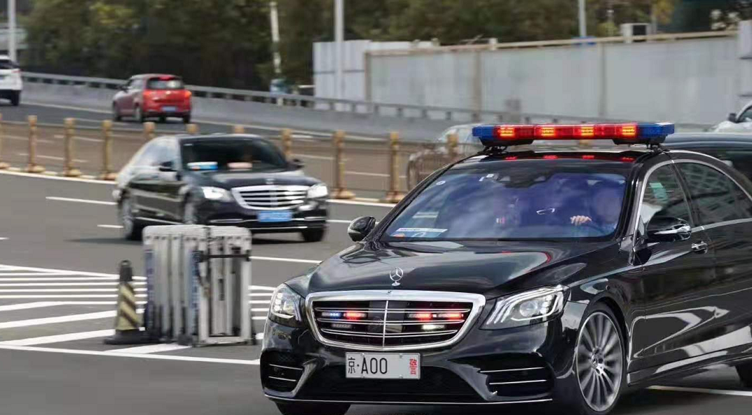 而这个时候也体现出了中国的大国风范,许多人觉得奔驰s级当警用车可能