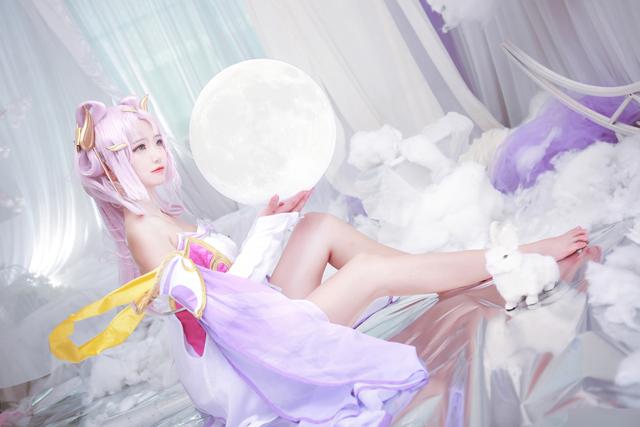 三位妹子cos的国产人气游戏王者荣耀角色嫦娥你觉着哪组最棒呢