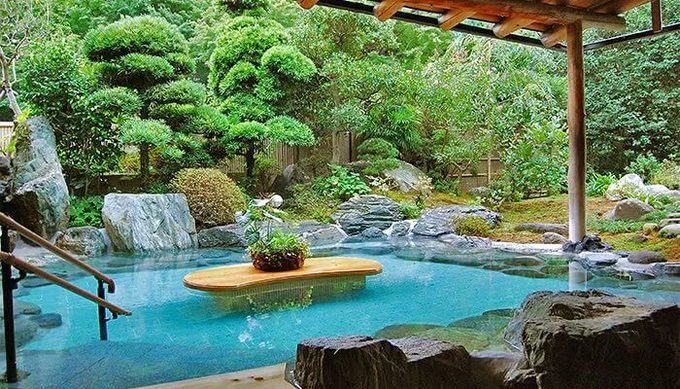 向左滑动查看图片酒店四层有开放式温泉,有室内也有庭院式室外温泉.