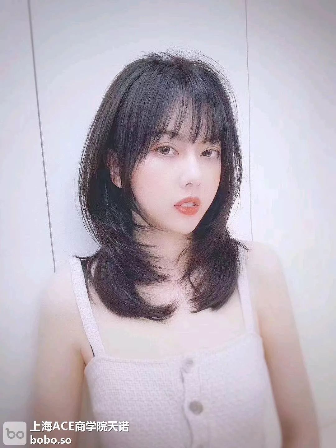现在流行碎剪修颜中长发