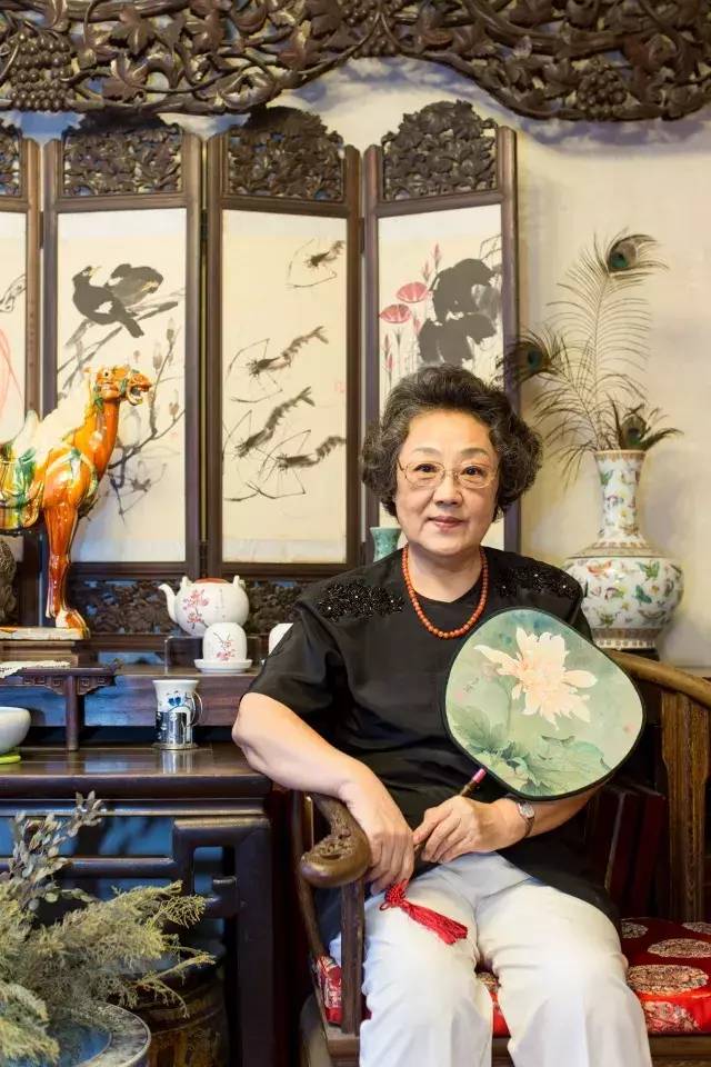 季兰悉心研习工笔花鸟国画,先后师从著名国画前辈赵纹先生,段履青先生