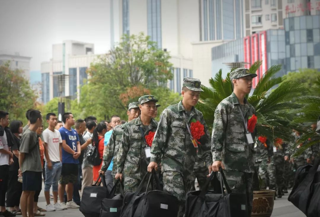 全城送兵秀山青年熱血鑄造好兒郎告別家鄉奔赴軍營