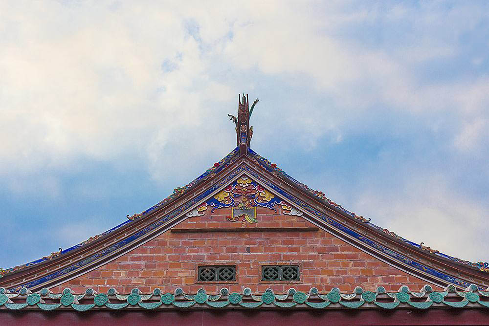厦门这座古村一千多年历史红砖红瓦燕尾脊富丽堂皇的民间艺术
