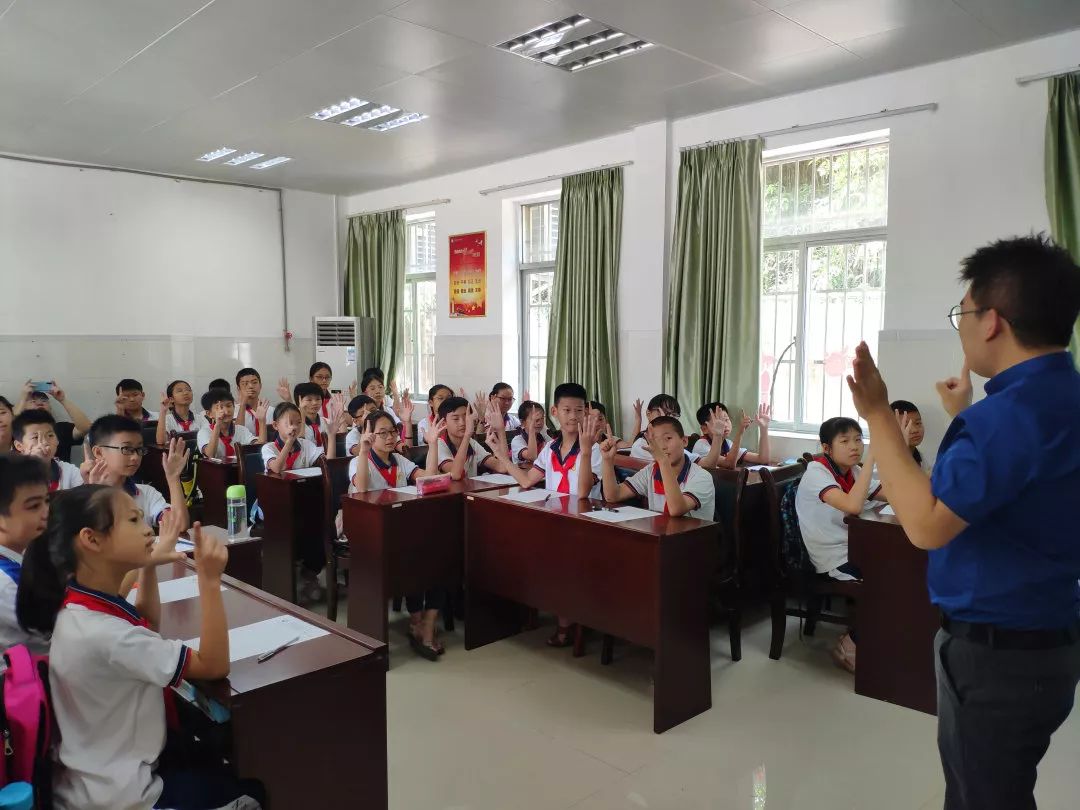国家二级心理咨询师,68号渡老师许肇泽受大亚湾龙山小学的邀请为该校