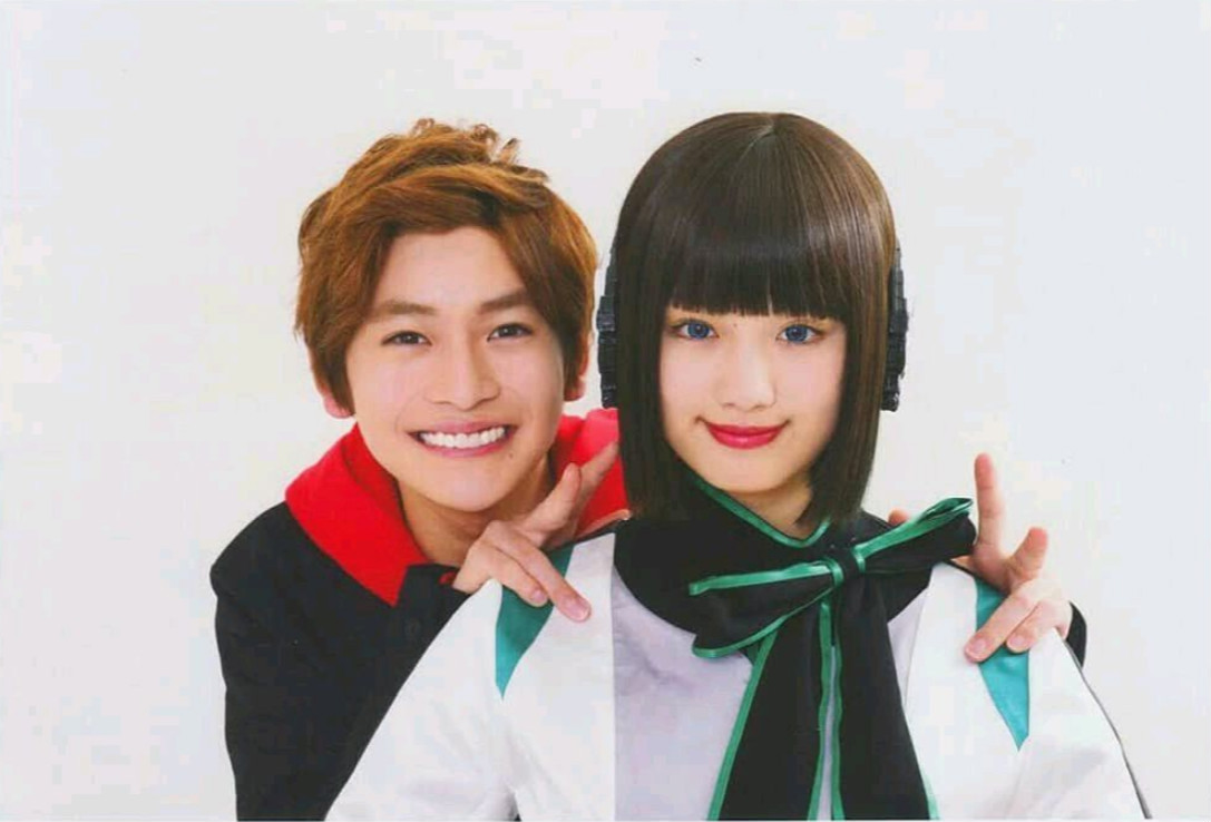 假面骑士01发布杂志写真两位老婆都很美依人cp成绝配