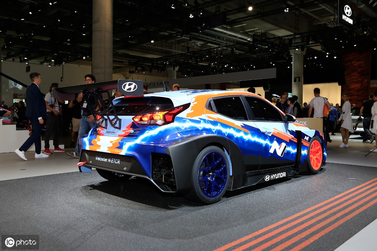 法兰克福车展现代电动赛车velosternetcr