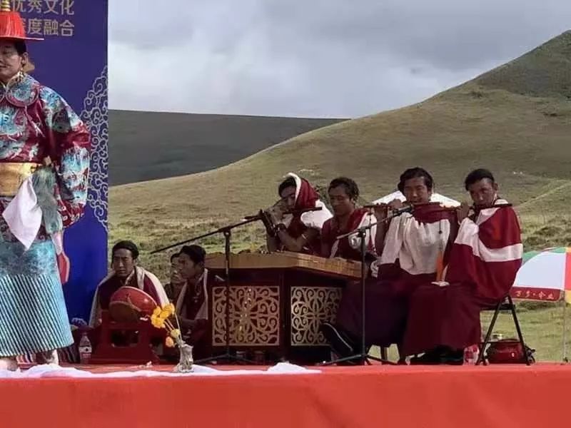 夏河拉卜楞红教寺获得全州南木特藏戏展演一等奖