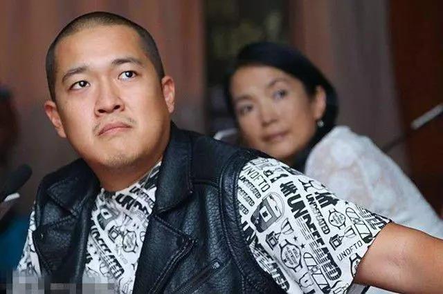 张丰毅送继女豪车对亲儿子却说你太丑我们不是一路人