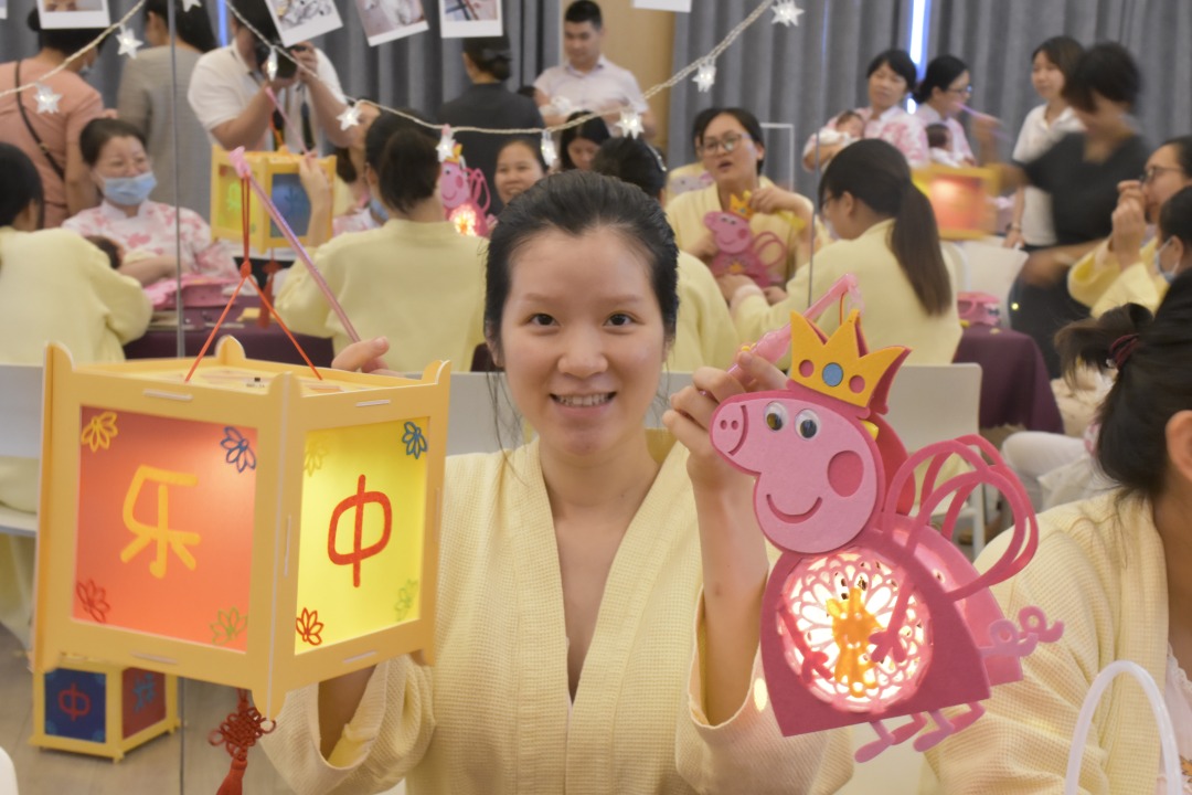月圆中秋情满崇恩趣味手工灯笼diy活动