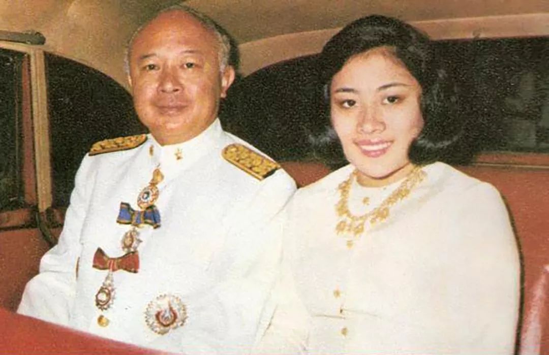 泰国王妃被国王背弃,幸好有娘家撑腰,爸爸护着女儿的样子真感人