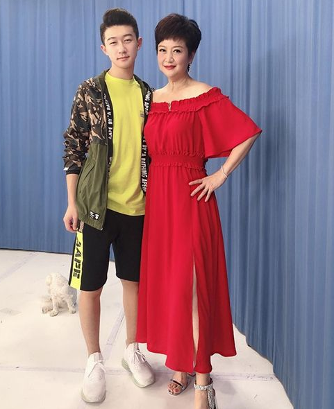 崔佩仪怒斥贝克宇:我们家缺你赚钱吗?_sam