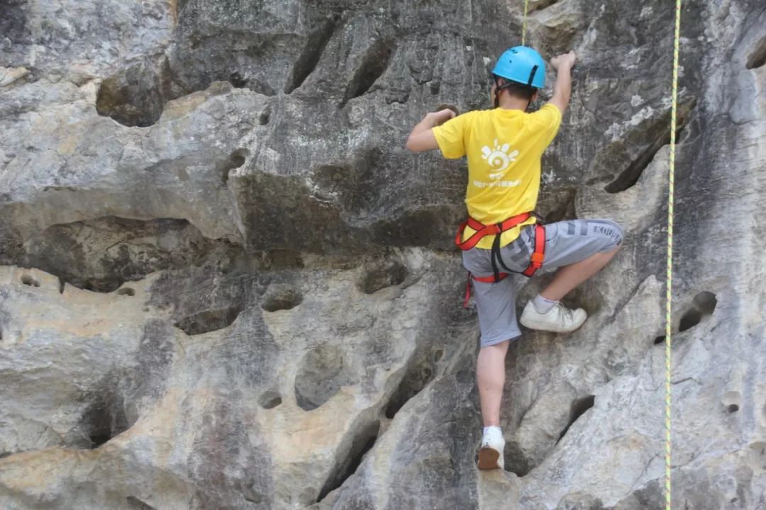 徒手攀岩手指力量训练,攀岩指力训练,如何徒手攀岩_大山谷图库