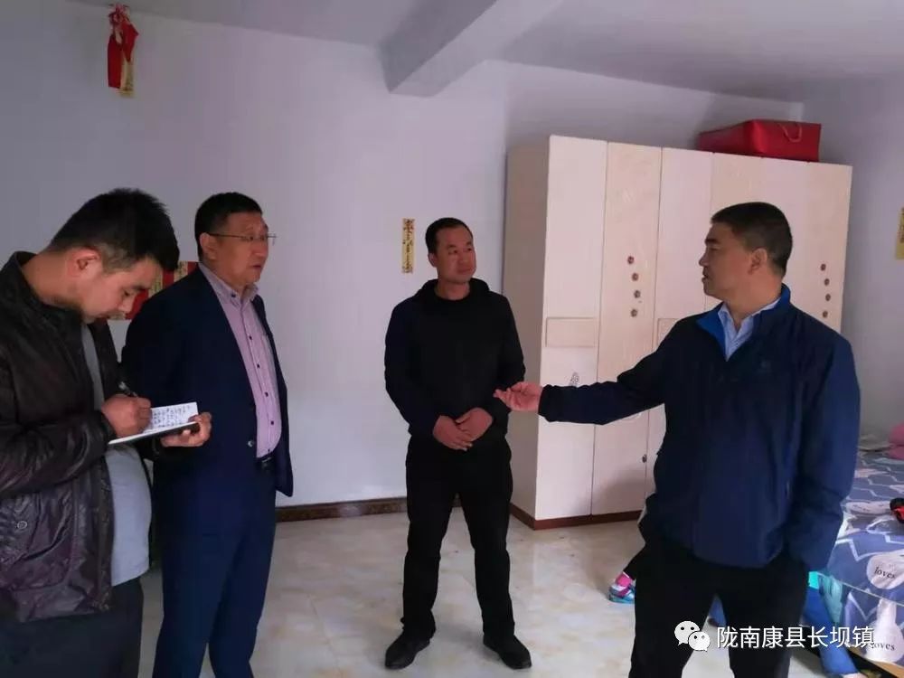 县委副书记邱晓旭在长坝镇检查指导农村人居环境整治