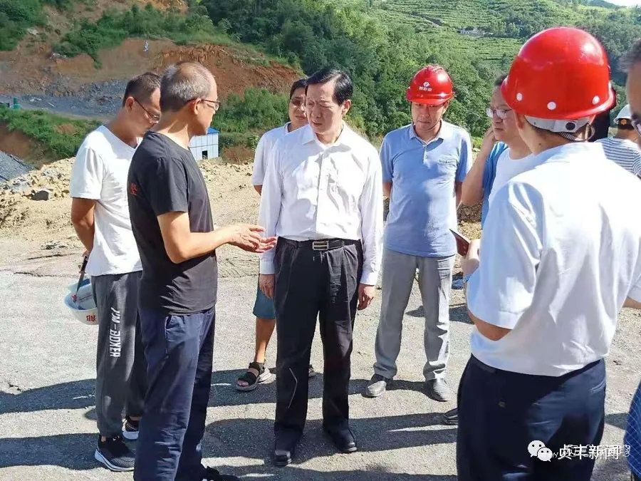 长周乐职,黔西南州人民政府副州长,州公安局局长李淞,县领导张玉龙