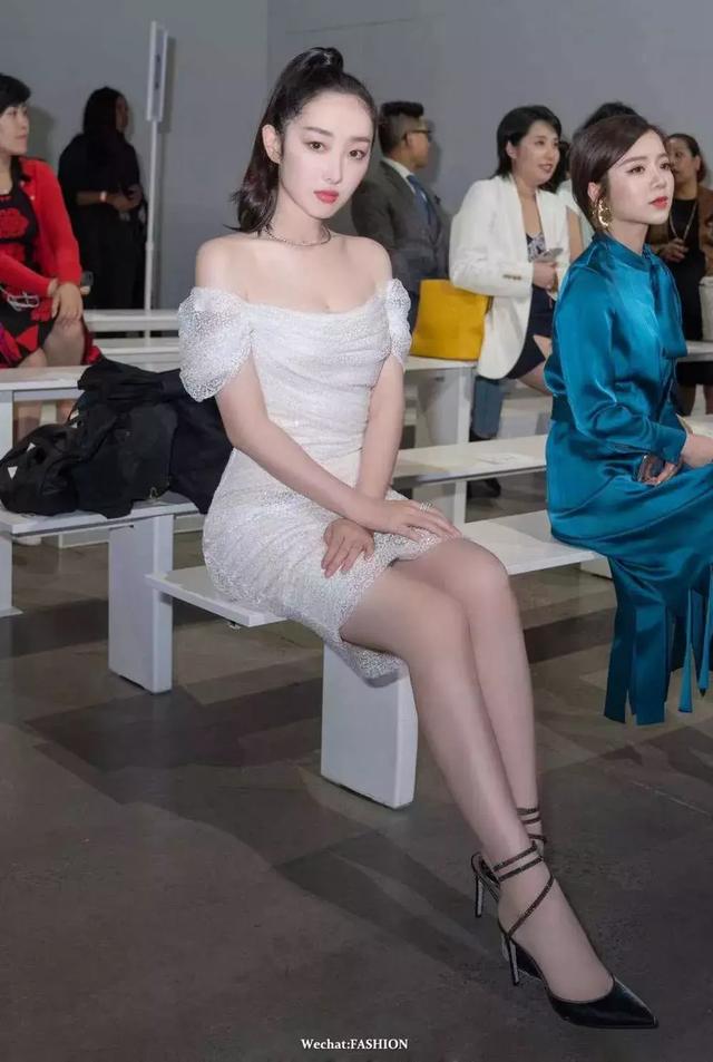 纽约时装周大型翻车现场还我青春可人的祖儿