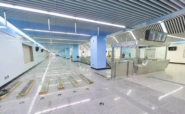 其中,地铁施园站为7号线东延,八通线南延及城际铁路联络线"三线换乘"