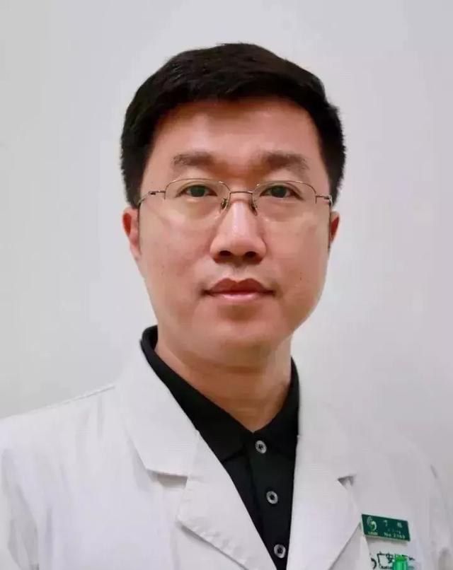 丁旭医学博士,主任医师第五批全国名老中医师带徒许铣学术继承人,许铣