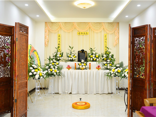 1,根据实际情况及自身需要,搭设灵堂选择合适的地点.