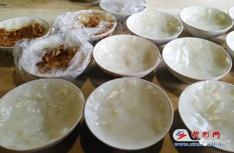 粽叶包裹糯米蒸制而成制作面食红面擦尖馆忻州蒸肉,山西传统特色小吃