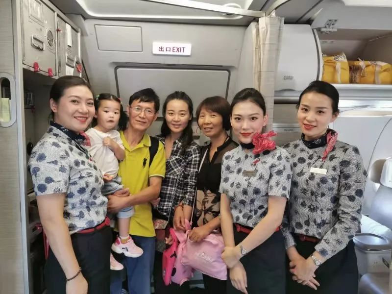 东航江苏公司客舱服务部开展万米高空传统佳节中秋主题活动