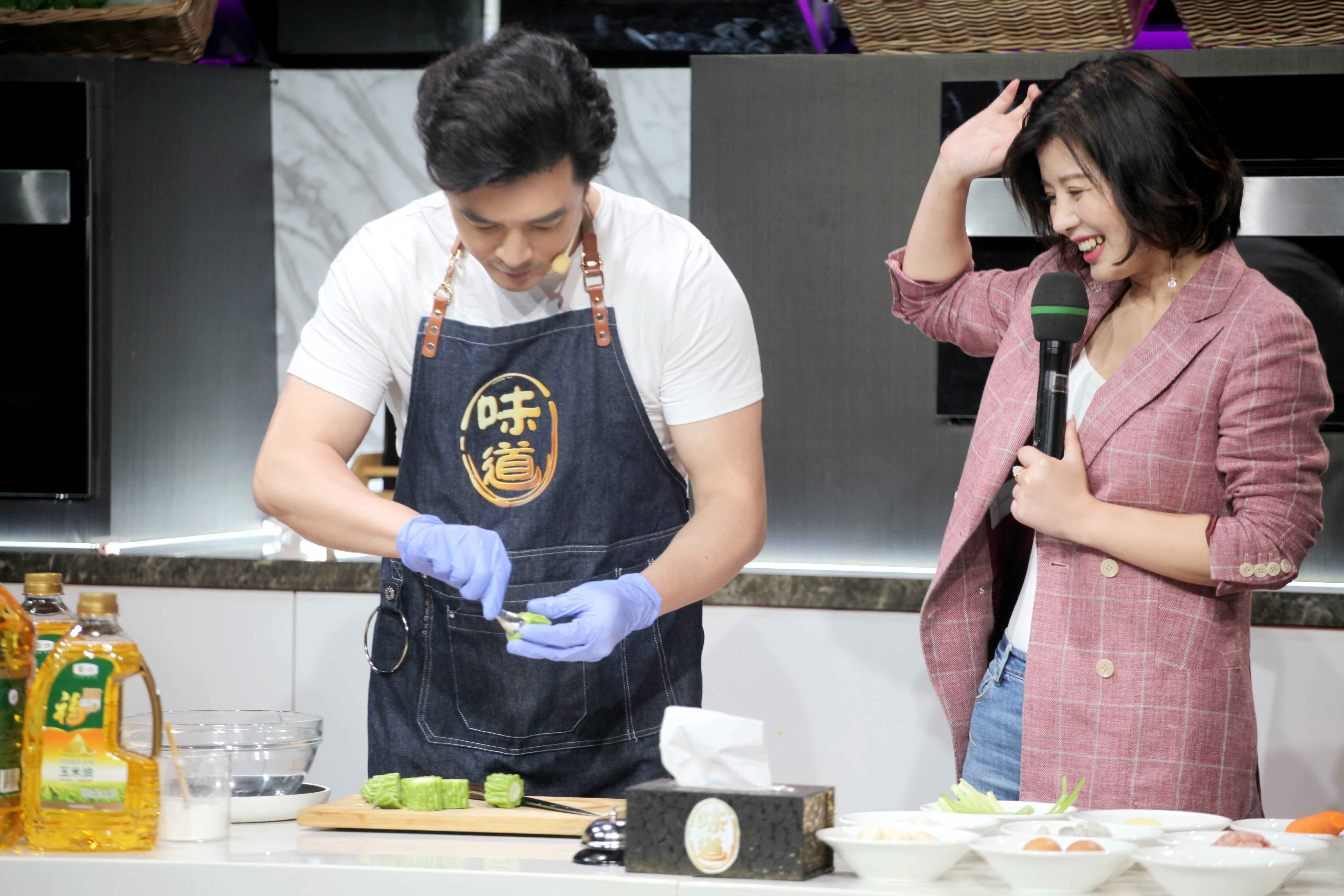 日前,该剧导演吴军,主演黄维德,程愫做客江苏综艺频道美食节目《味道