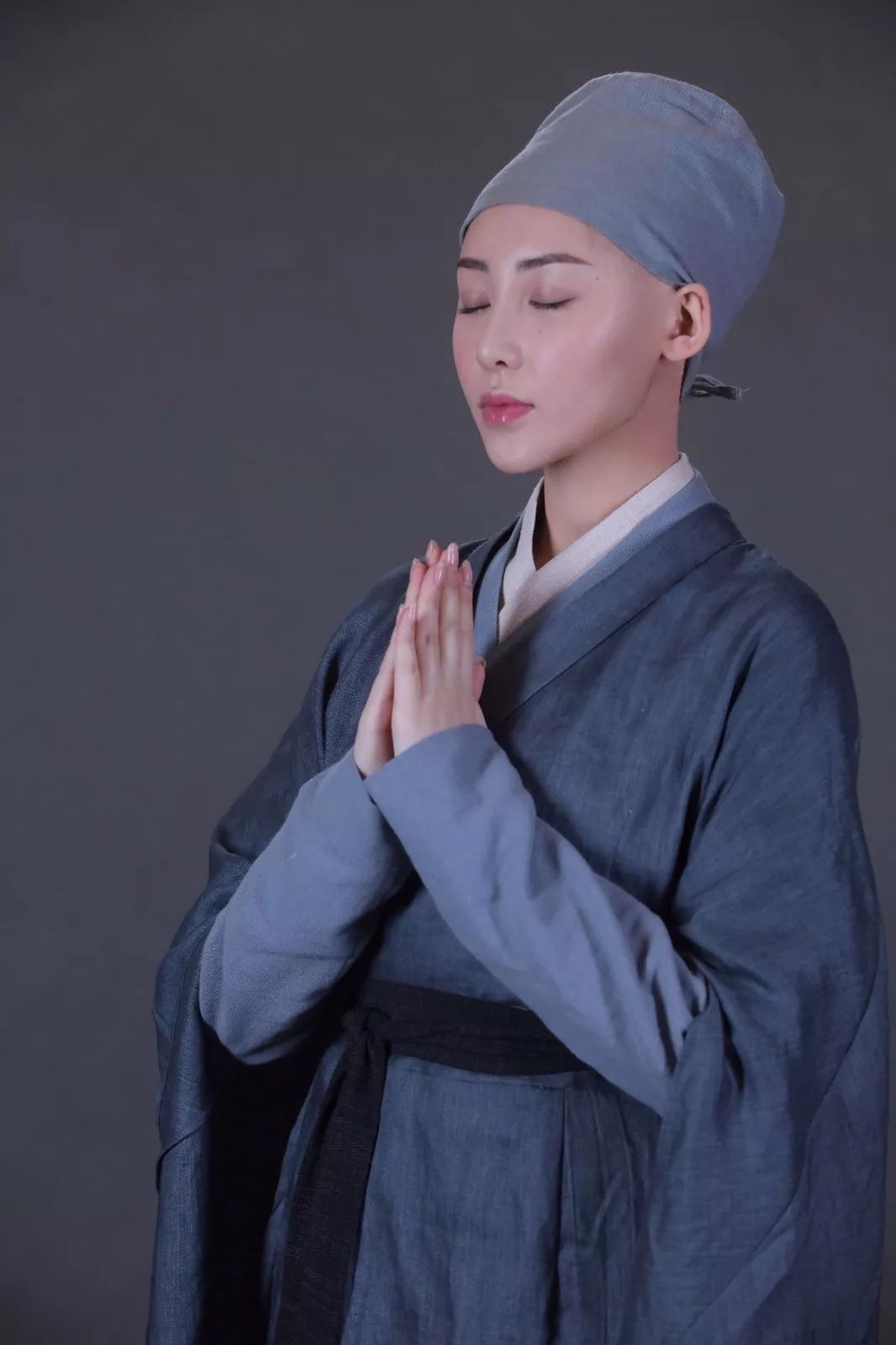 尼姑都变得这么优秀了这些比丘尼们每天四点就要起床五点就要排队进殿