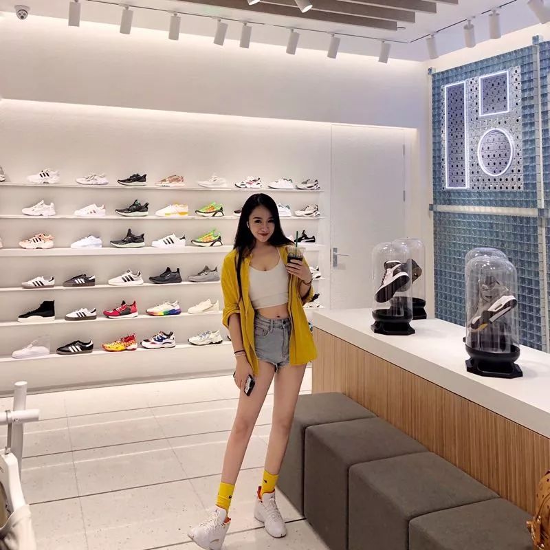 snkrgirls丨热裤泳衣紧身裙搭配球鞋的方式让你心跳加速99915