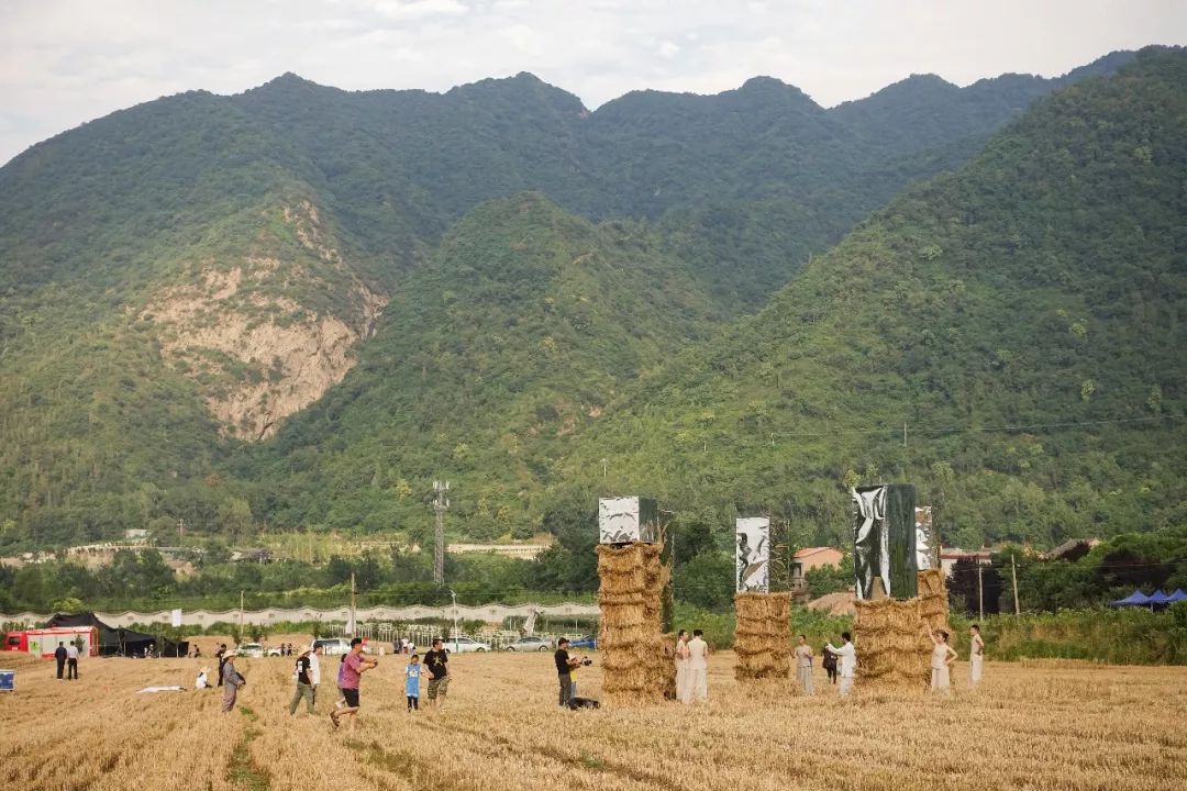 并在西北地区发起一系列乡村文化实践工作,在西安鄠邑区(原户县)石井