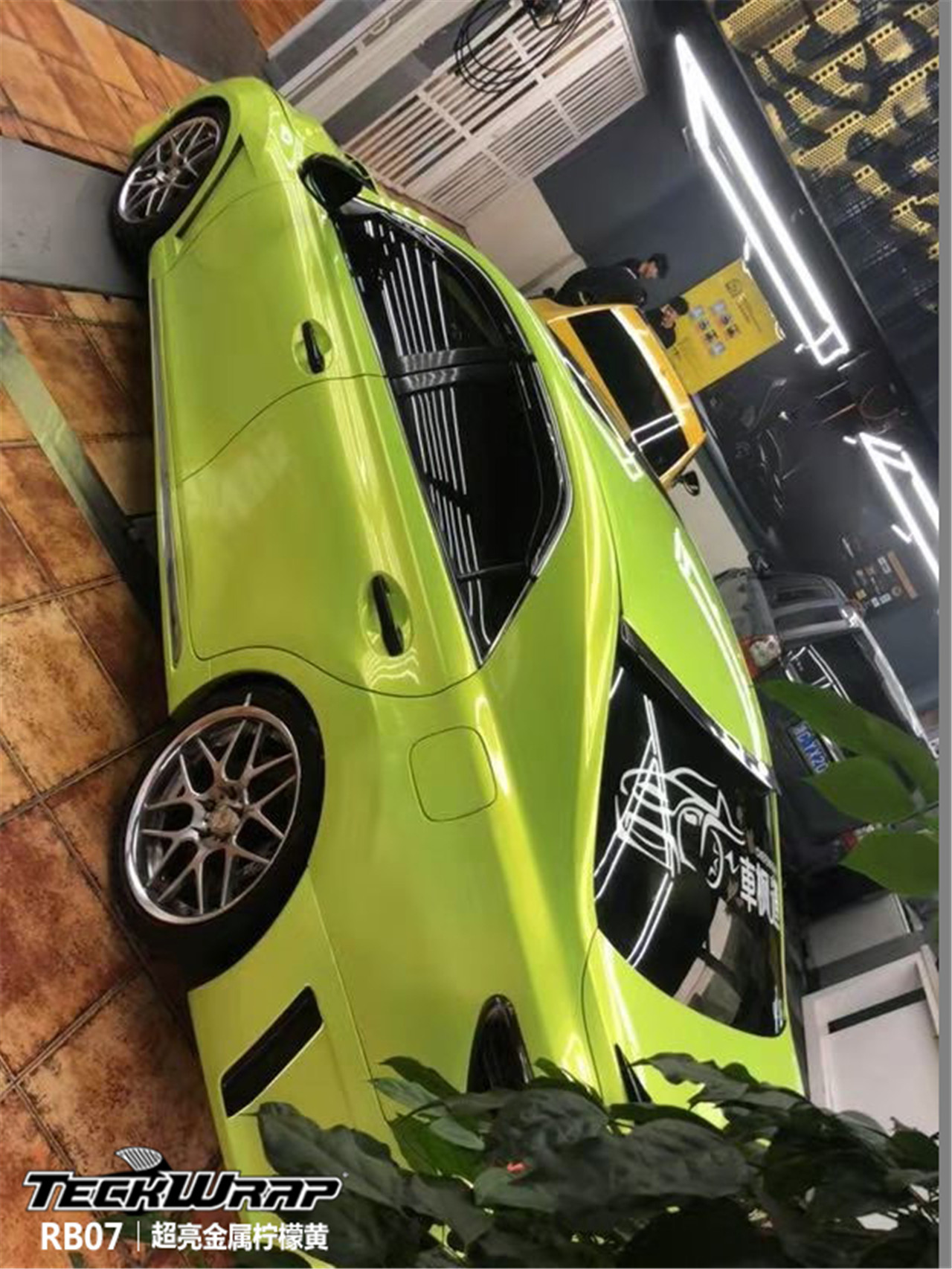 傲娇雄孔雀,丰田锐志贴膜改色teckwrap秃鹰rb07超亮金属柠檬黄